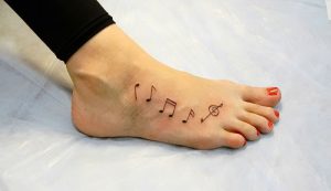 фото тату с нотами от 16.11.2017 №068 - tattoo with notes - tattoo-photo.ru