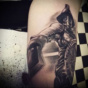 Гладиатор в татуировке для статьи про значение рисунка - 16