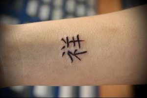 фото тату китайские иероглифы для статьи про значение татуировок - 9