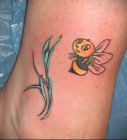 фото тату пчела для статьи про значение татуировки пчела — 7