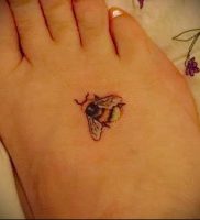 фото тату пчела для статьи про значение татуировки пчела — 24