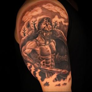 Гладиатор в татуировке для статьи про значение рисунка - 37