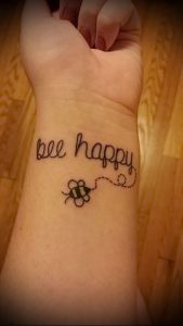 фото тату пчела для статьи про значение татуировки пчела - 1