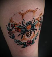 фото тату пчела для статьи про значение татуировки пчела — 10