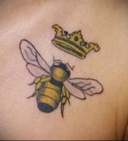фото тату пчела для статьи про значение татуировки пчела — 12