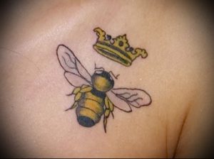 фото тату пчела для статьи про значение татуировки пчела - 12