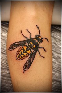 фото тату пчела для статьи про значение татуировки пчела - 14