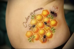 фото тату пчела для статьи про значение татуировки пчела - 17