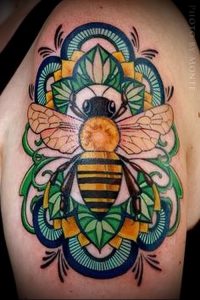 фото тату пчела для статьи про значение татуировки пчела - 20