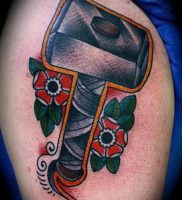 фото татуировки молот — значение — пример интересного рисунка тату — 026 tatufoto.com