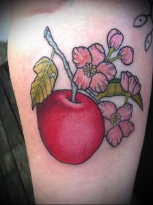 фото тату С ЯБЛОКОМ (Tattoo apple photo) (значение) - пример рисунка - 026 tatufoto.com