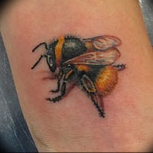 фото тату шмель от 29.07.2017 №044 - Tattoo bumblebee_tattoo-photo.ru