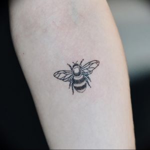 фото тату шмель от 29.07.2017 №026 - Tattoo bumblebee_tattoo-photo.ru