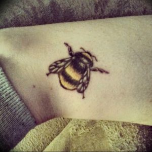 фото тату шмель от 29.07.2017 №032 - Tattoo bumblebee_tattoo-photo.ru