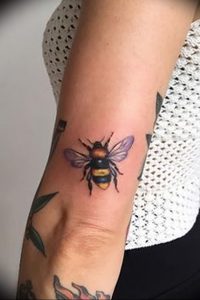 фото тату шмель от 29.07.2017 №037 - Tattoo bumblebee_tattoo-photo.ru