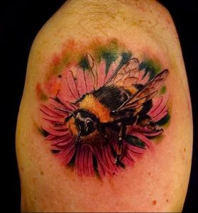 фото тату шмель от 29.07.2017 №052 - Tattoo bumblebee_tattoo-photo.ru