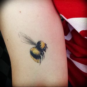 фото тату шмель от 29.07.2017 №067 - Tattoo bumblebee_tattoo-photo.ru