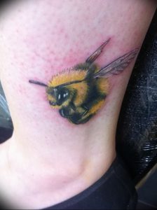 фото тату шмель от 29.07.2017 №071 - Tattoo bumblebee_tattoo-photo.ru