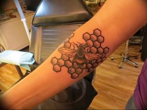 фото тату шмель от 29.07.2017 №076 - Tattoo bumblebee_tattoo-photo.ru