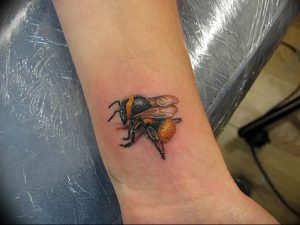 фото тату шмель от 29.07.2017 №097 - Tattoo bumblebee_tattoo-photo.ru