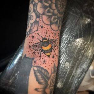 фото тату шмель от 29.07.2017 №098 - Tattoo bumblebee_tattoo-photo.ru