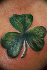 фото тату трилистник - клевер от 21.08.2017 №003 - Cloverleaf tattoo - tattoo-photo.ru