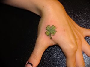 фото тату трилистник - клевер от 21.08.2017 №056 - Cloverleaf tattoo - tattoo-photo.ru