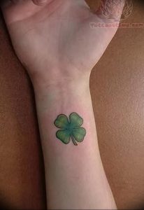 фото тату трилистник - клевер от 21.08.2017 №061 - Cloverleaf tattoo - tattoo-photo.ru