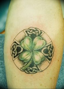 фото тату трилистник - клевер от 21.08.2017 №093 - Cloverleaf tattoo - tattoo-photo.ru