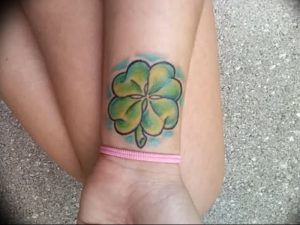 фото тату трилистник - клевер от 21.08.2017 №104 - Cloverleaf tattoo - tattoo-photo.ru