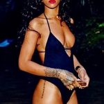 фото Тату Рианны от 30.09.2017 №012 - Rihanna Tattoo - tattoo-photo.ru