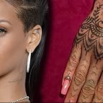 фото Тату Рианны от 30.09.2017 №018 - Rihanna Tattoo - tattoo-photo.ru