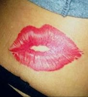 фото тату поцелуй от 22.09.2017 №008 — tattoo kiss — tattoo-photo.ru