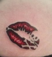 фото тату поцелуй от 22.09.2017 №016 — tattoo kiss — tattoo-photo.ru