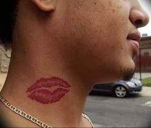 фото тату поцелуй от 22.09.2017 №036 - tattoo kiss - tattoo-photo.ru