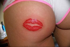 фото тату поцелуй от 22.09.2017 №054 - tattoo kiss - tattoo-photo.ru