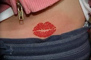 фото тату поцелуй от 22.09.2017 №066 - tattoo kiss - tattoo-photo.ru