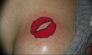 фото тату поцелуй от 22.09.2017 №071 - tattoo kiss - tattoo-photo.ru