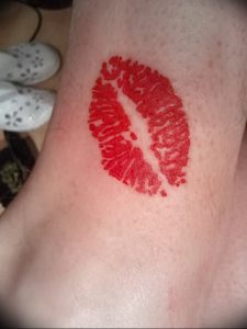 фото тату поцелуй от 22.09.2017 №089 - tattoo kiss - tattoo-photo.ru 34515234