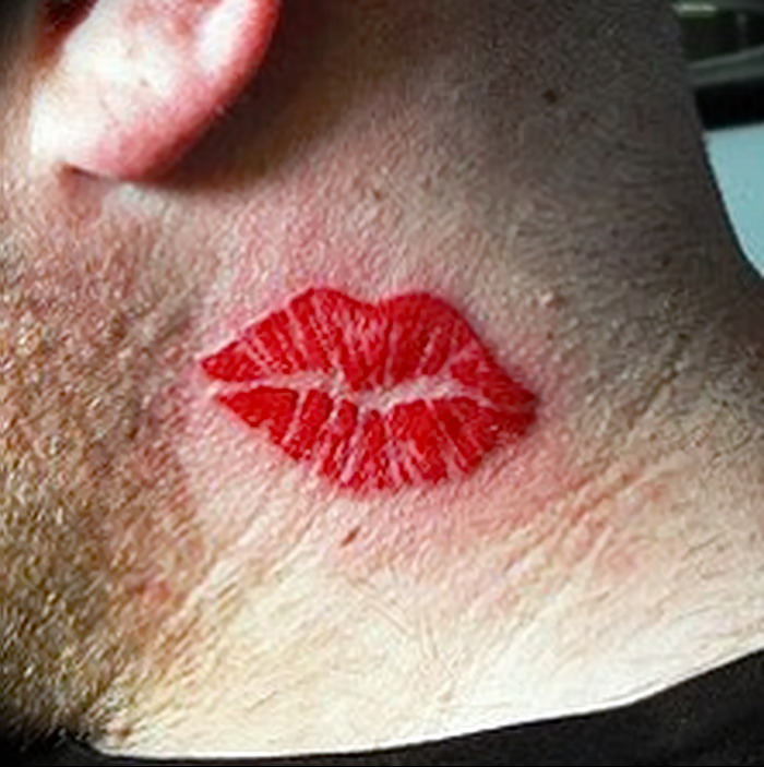 фото тату поцелуй от 22.09.2017 № 095 - tattoo kiss - tattoo-photo.ru.