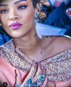 фото Тату Рианны от 30.09.2017 №010 - Rihanna Tattoo - tattoo-photo.ru