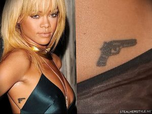 фото Тату Рианны от 30.09.2017 №027 - Rihanna Tattoo - tattoo-photo.ru