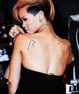 фото Тату Рианны от 30.09.2017 №044 - Rihanna Tattoo - tattoo-photo.ru