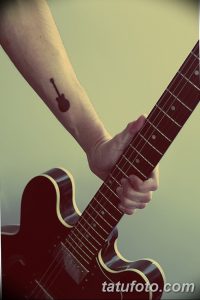 фото тату гитара от 03.09.2017 №140 - tattoo guitar - tatufoto.com