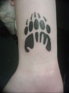 фото тату медвежья лапа от 30.09.2017 №045 - bear paw tattoo - tattoo-photo.ru