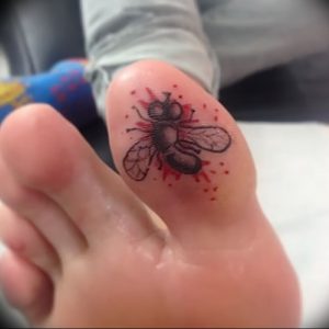 фото тату муха от 22.09.2017 №014 - Fly Tattoo - tattoo-photo.ru