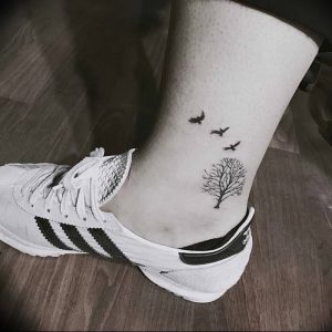 фото тату на щиколотке от 30.10.2017 №067 - ankle tattoo - tattoo-photo.ru