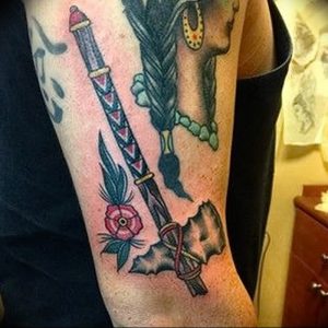 фото тату оружие от 05.09.2017 №047 - tattoo weapons - tattoo-photo.ru