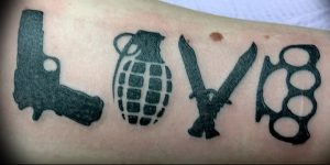 фото тату оружие от 05.09.2017 №082 - tattoo weapons - tattoo-photo.ru