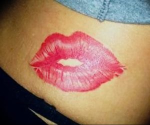 фото тату поцелуй от 22.09.2017 №008 - tattoo kiss - tattoo-photo.ru